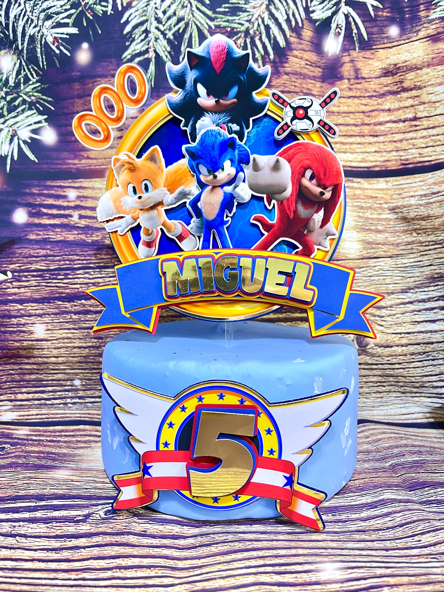 Custom Sonic 3 cake topper with vibrant design, perfect for birthday party decorations and celebrations.