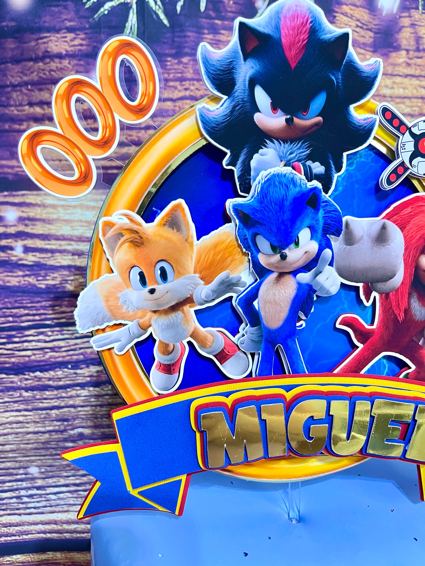 Custom Sonic 3 cake topper with vibrant design, perfect for birthday party decorations and celebrations.